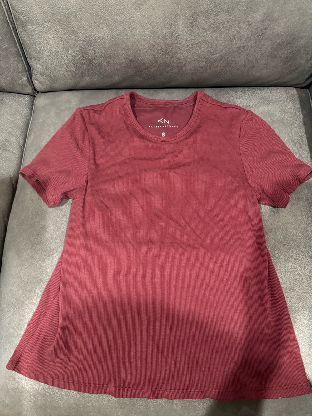 Klassy Network Women's Short-Sleeve Ribbed Tee in Wine/burgundy
